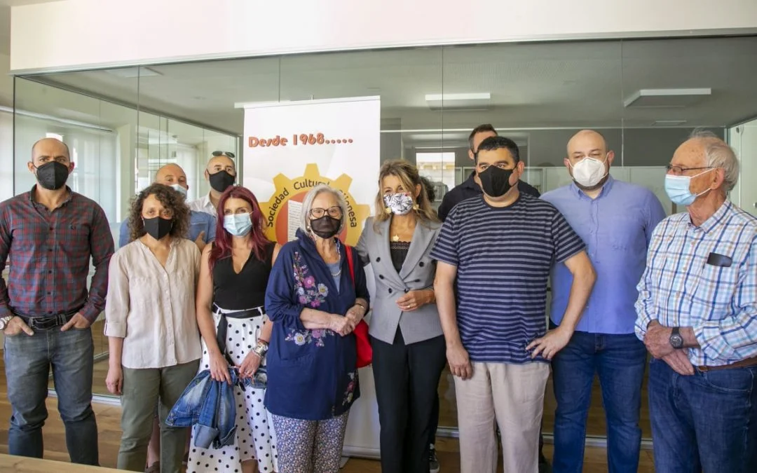 Crónica visual de una jornada para el recuerdo con la visita de Yolanda Díaz